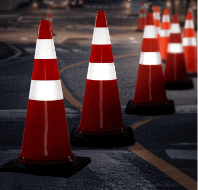 Conos de trafico flexibles muy visibles en la noche por su reflejante  en vialidades primarias